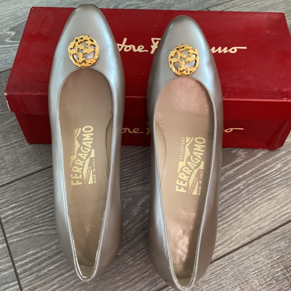 Vintage leather taupe Ferragamo shoes
